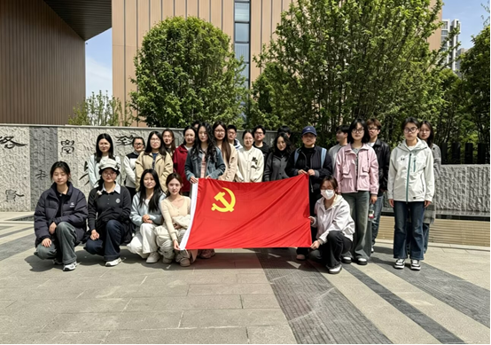 石化学院两个学生党支部赴简牍博物馆开展“传承简牍文明，筑牢信仰之基”联合主题党日活动