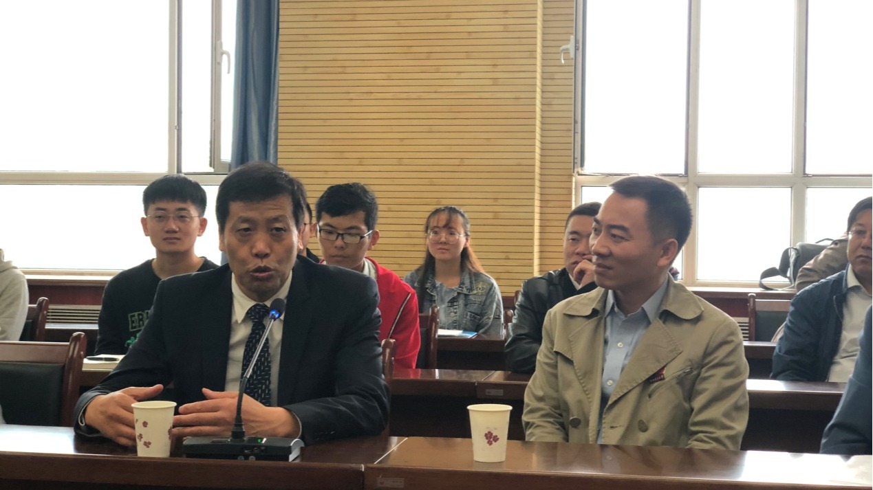 多彩石化 百年校庆行-优秀校友黄志伟教授与师生开展科研工作座谈会